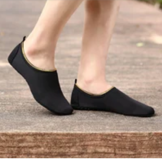 Mens and Women Anti-slip Aqua Socks